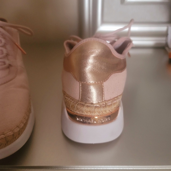 Michael Kors lace up Canvas shoes - Picture 5 of 6